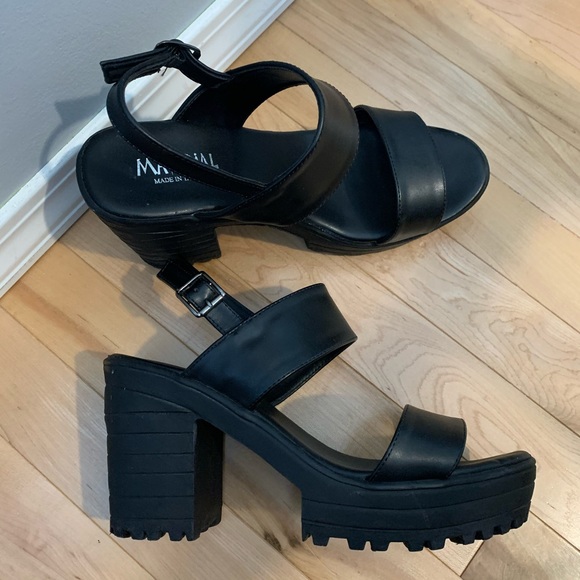 Chunky platform sandal heels in black - Picture 3 of 7